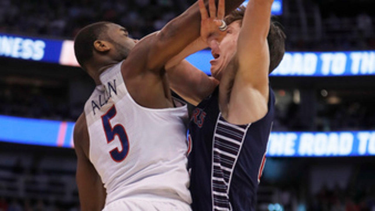 Markkanen, Trier lead Arizona to 69-60 win over Saint Mary's (Mar 18, 2017)